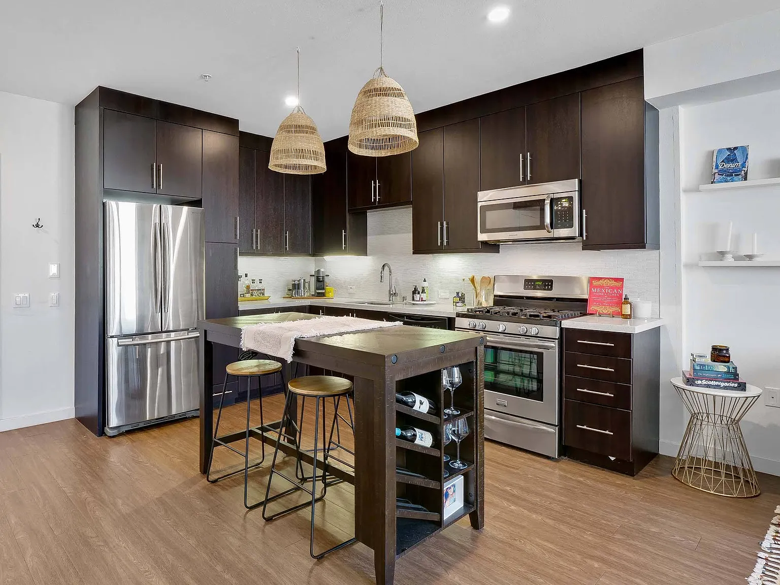 The Metropolitan at Larchmont Village — Photo 3