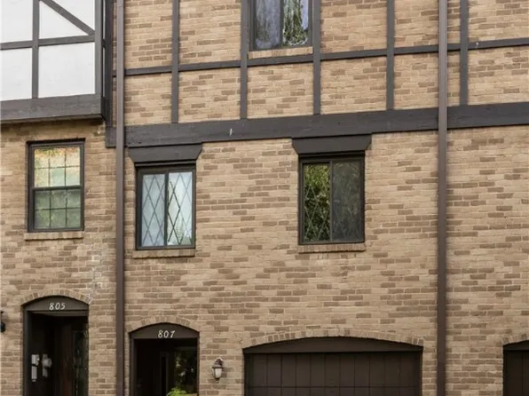 807 Newton Sq, Coraopolis, PA 15108