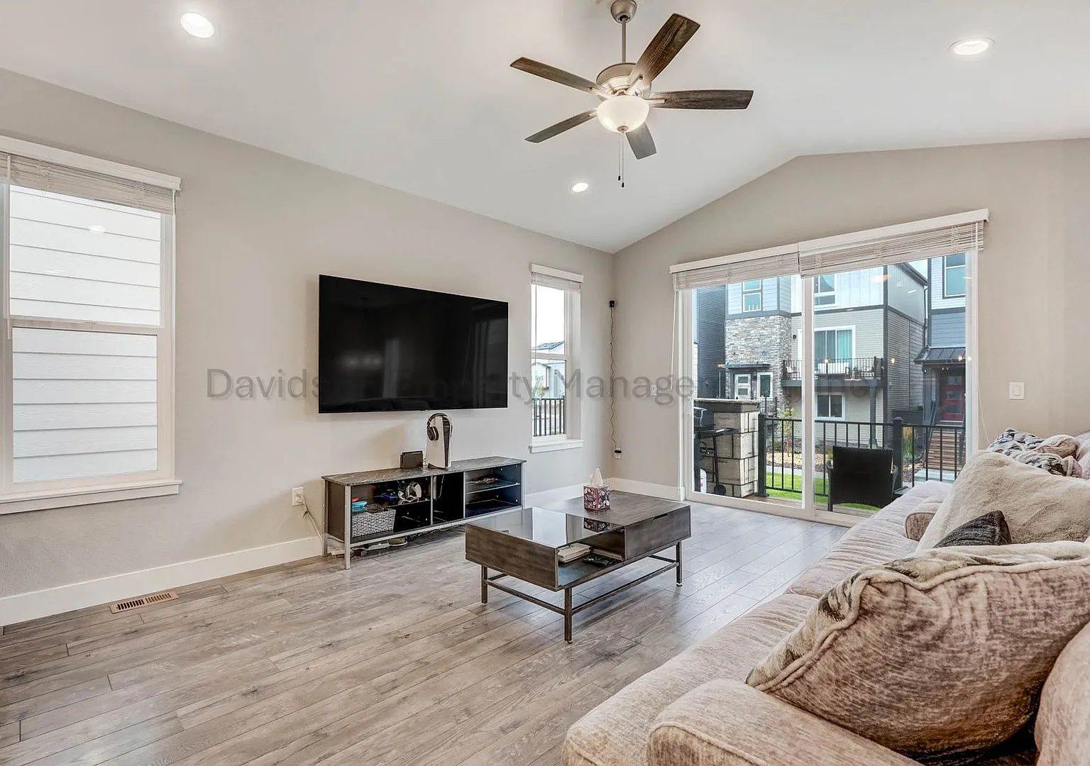 Stylish 2 Bedroom House in Wolf Ranch — Photo 2