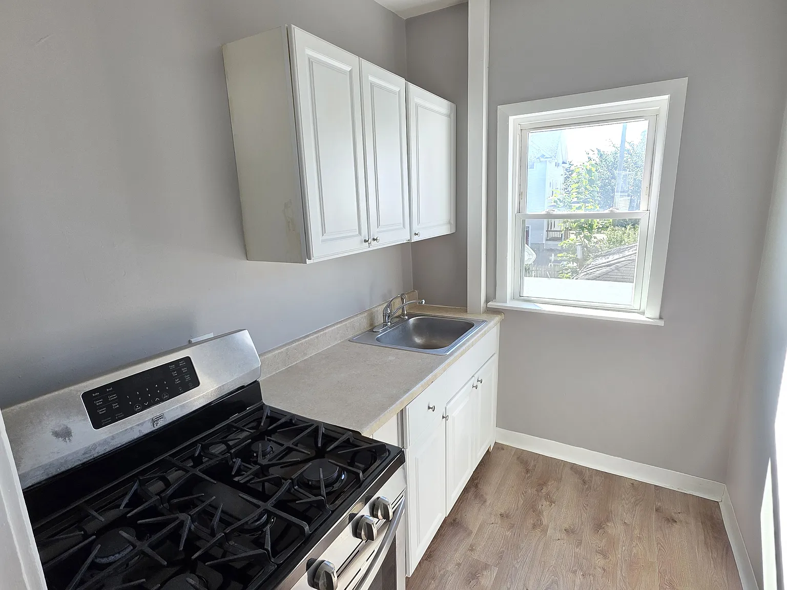  55 John St 2ndflr 3b/1b Updated Newfloors Newpaint Spacious! Nopets — Photo 4