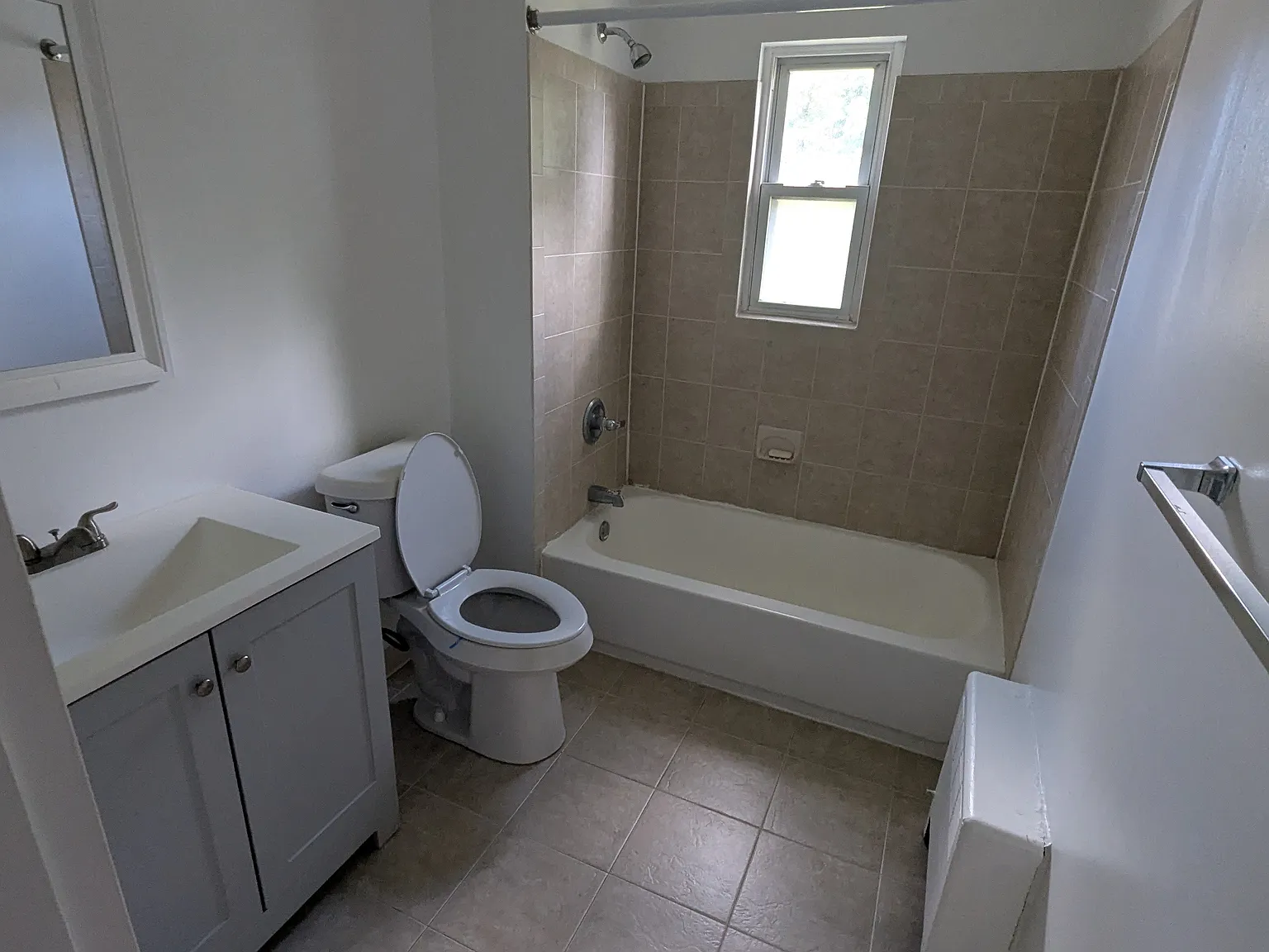2 bed, 1100 sqft, $1,350 — Photo 2