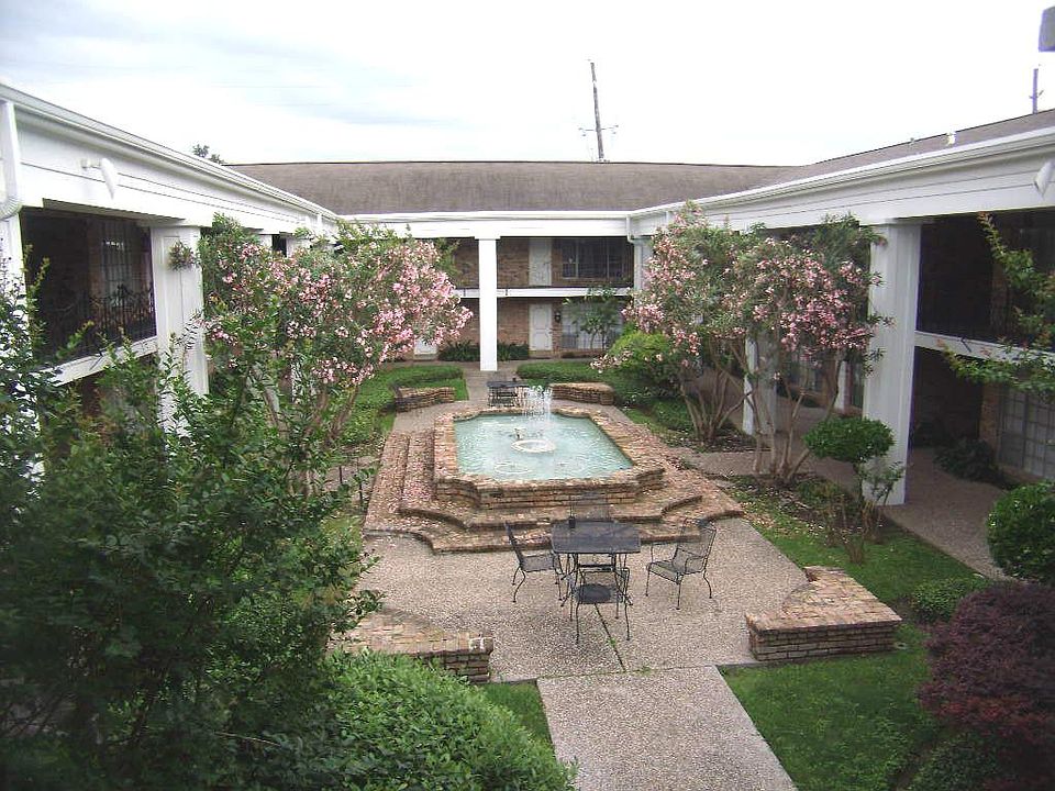 1st image of 5343 Richmond Ave #19