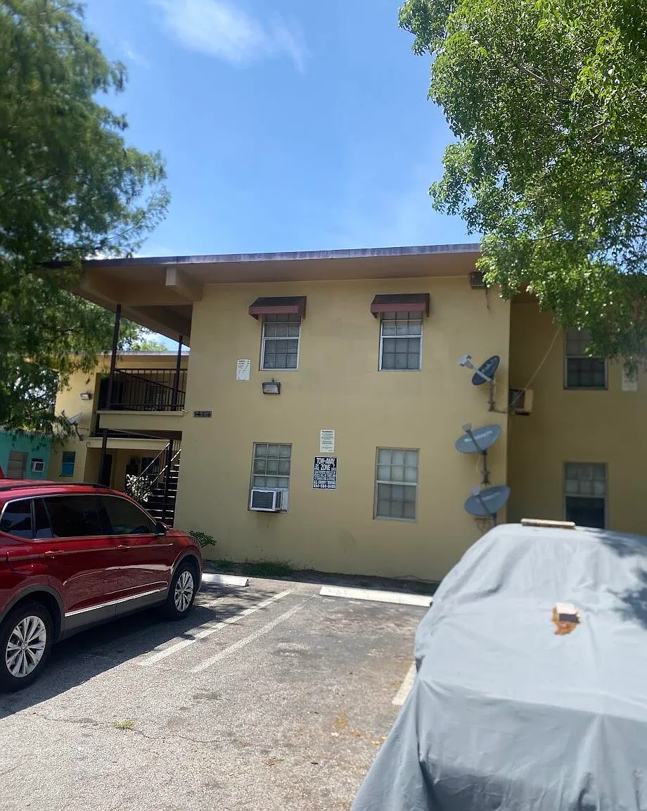 2 bed, 1.0 bath, 450 sqft, $1,100 — Photo 2