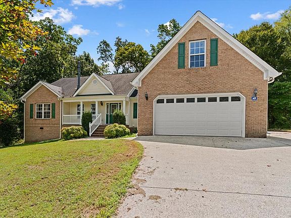 2nd image of 3027 Highland Cir