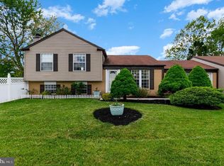 2 Lilac Dr, Mechanicsburg, PA
