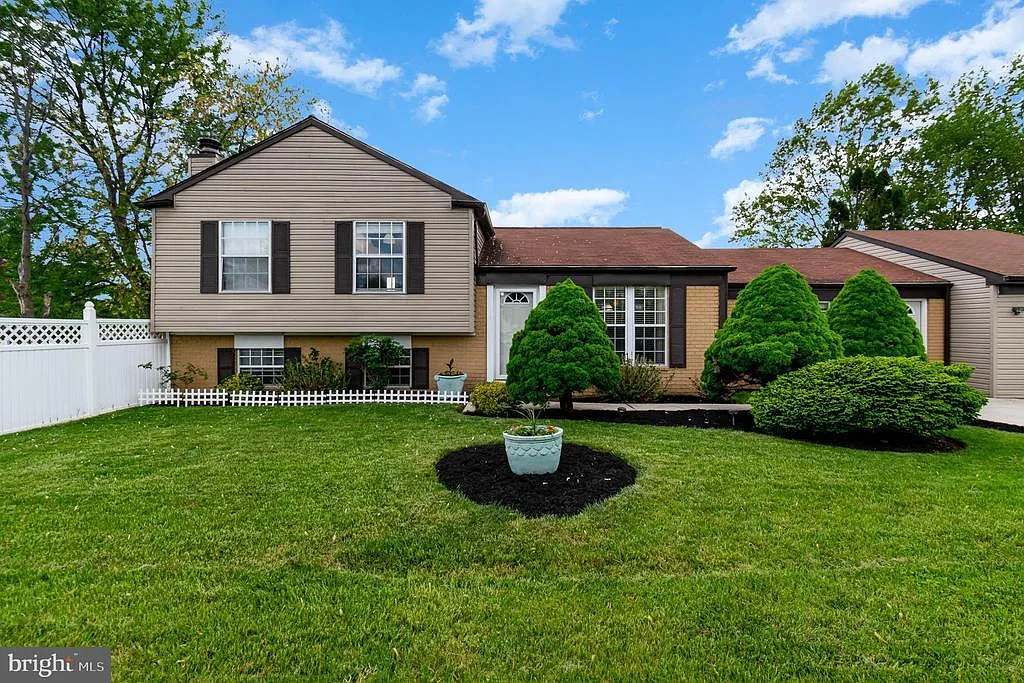 2 Lilac Dr photo 1