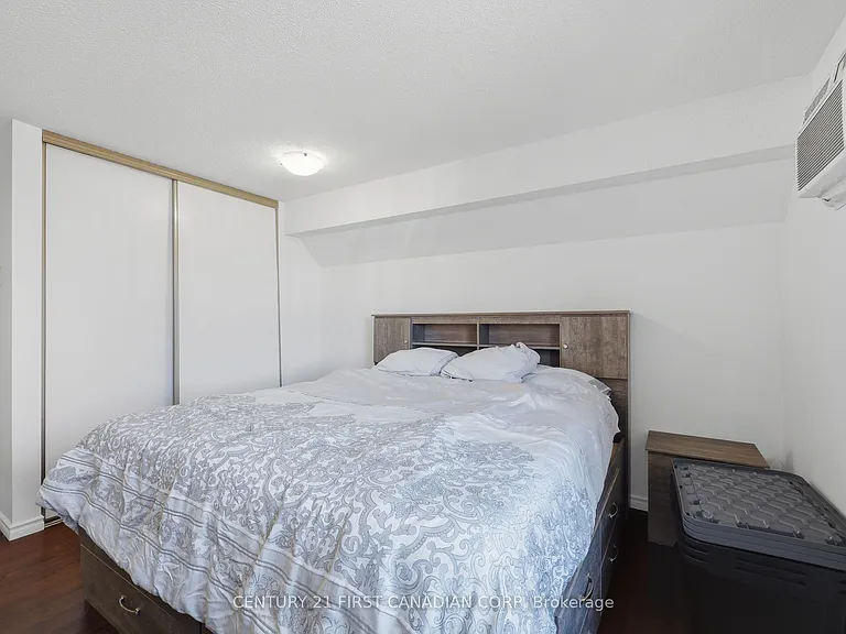 2228 Trafalgar St #201 — Photo 17