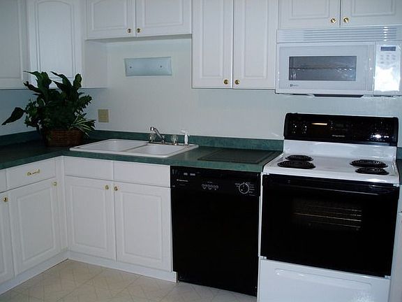 2nd image of 403 W Judd St