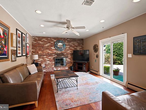 5th image of 1325 Deflavis Cir