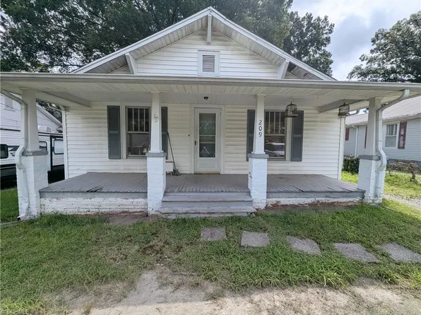 209 Moore St, Thomasville, NC 27360