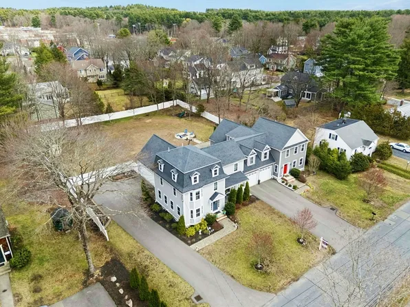 80 Pleasant St, Medfield, MA 02052