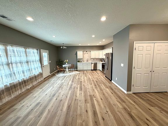5th image of 135 Countryview Ct