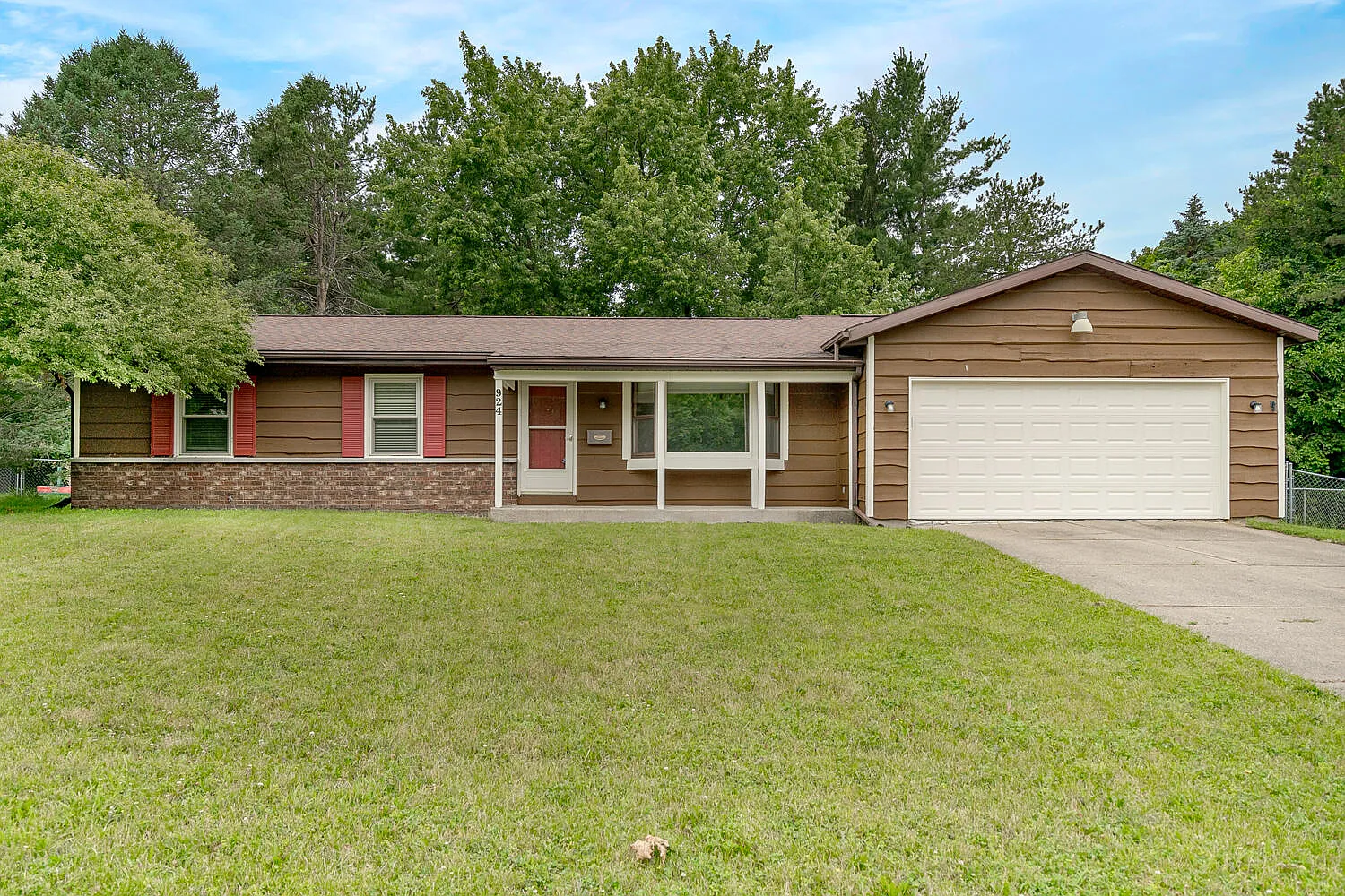 924 Eldridge Dr photo 1