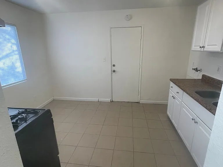 1117 Jefferson St — Photo 4