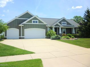 8218 Midpark Dr, Jenison, MI 49428