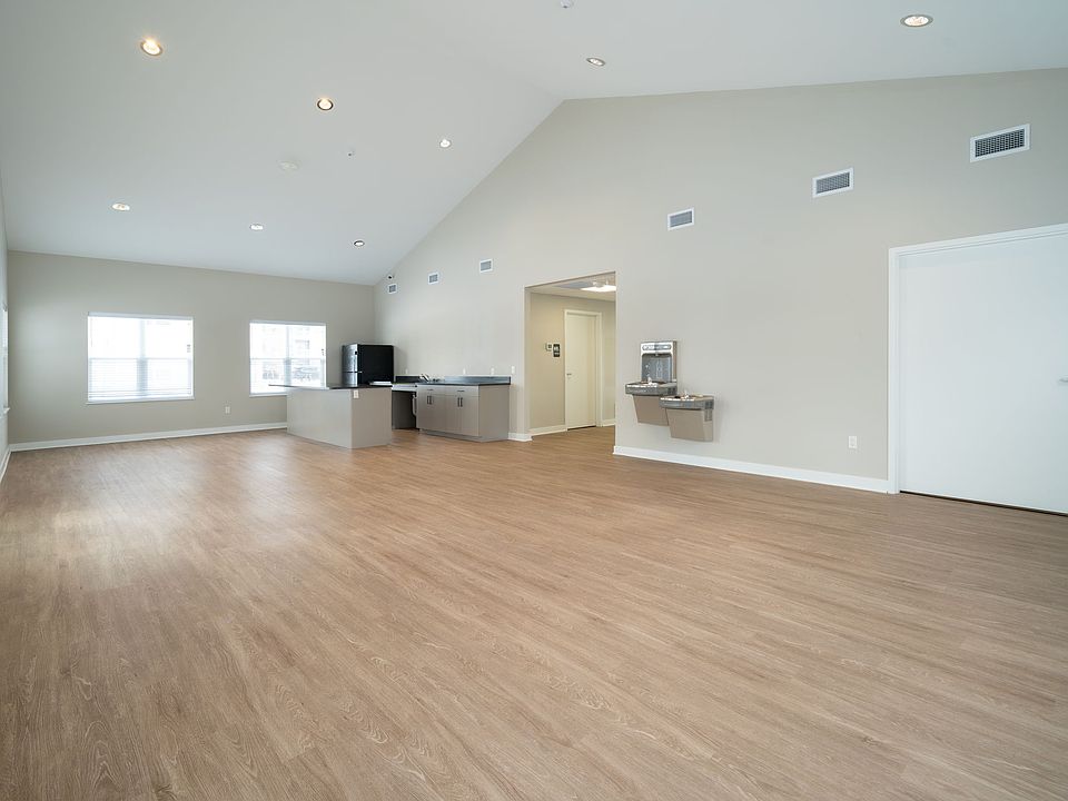 8-web-or-mls-2111-heyboer-dr_12092024