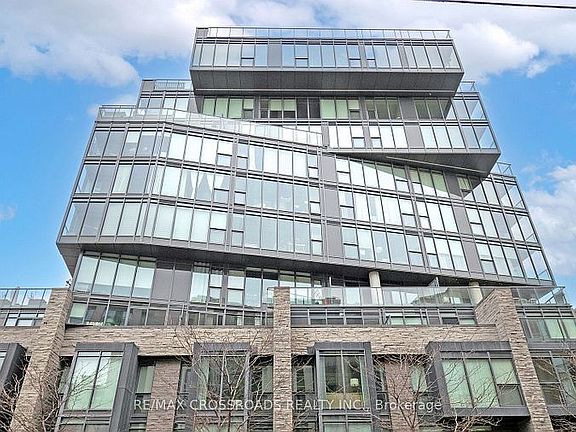 2nd image of 15 Beverley St #505