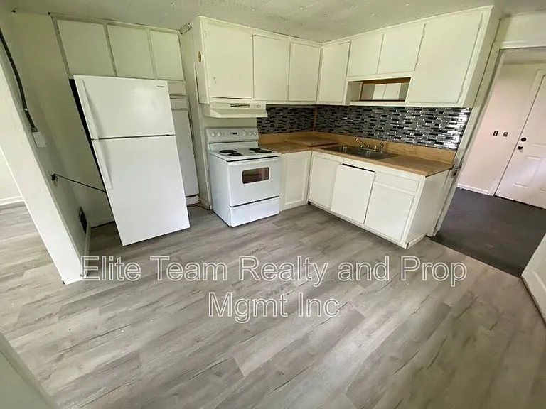10646 Cyclone Dr — Photo 2