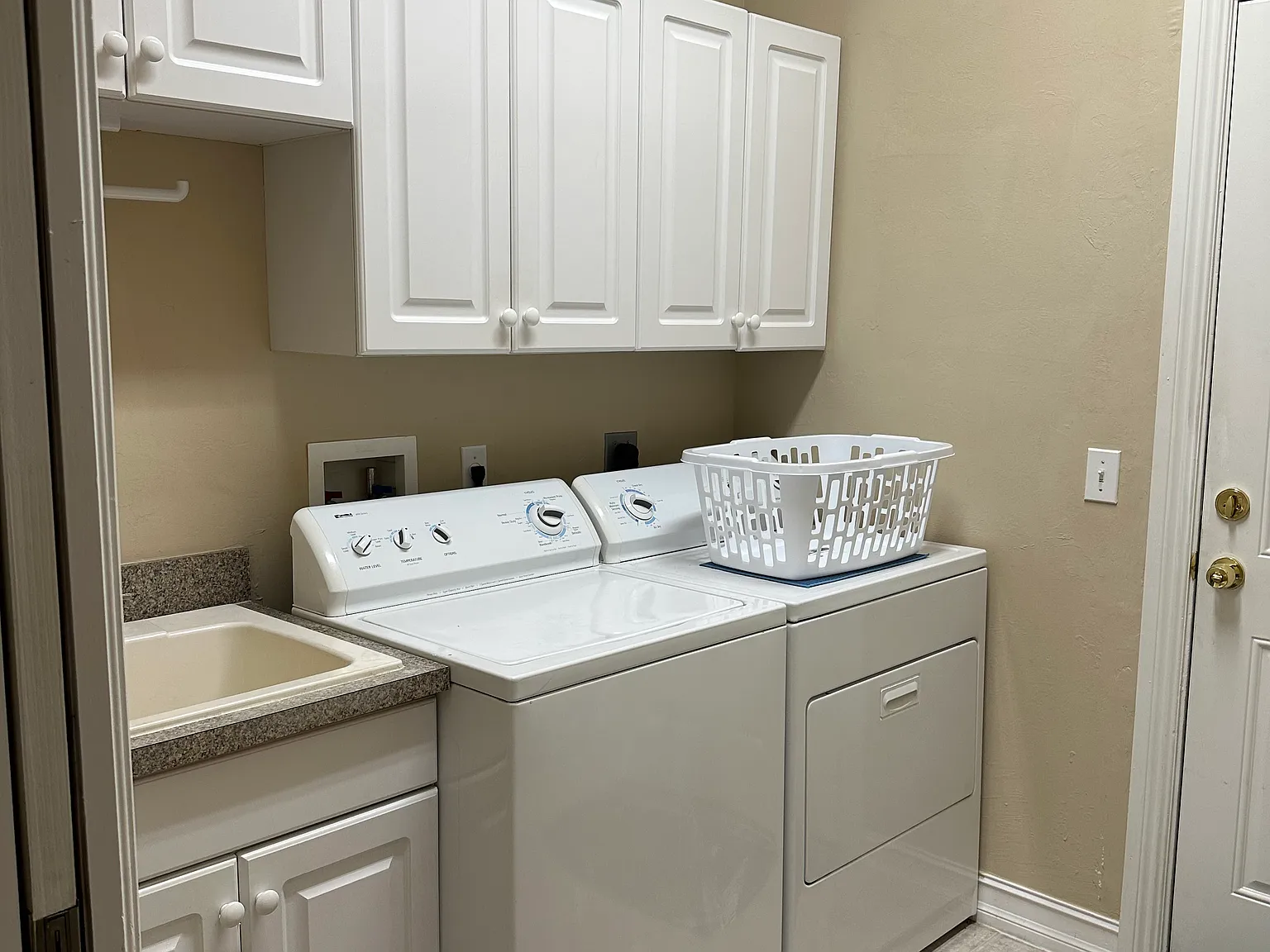 3 bed, 1923 sqft, $2,800 — Photo 3