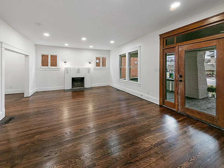 104 E Glenwood Ave — Photo 10