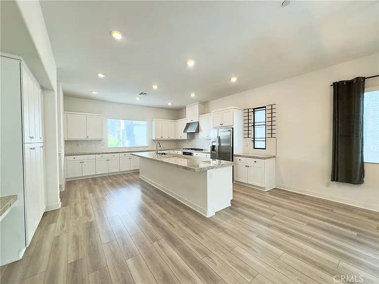 1868 S Westside Dr #28 — Photo 4