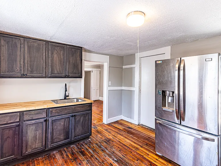 279-279.5 Adams St #C — Photo 11
