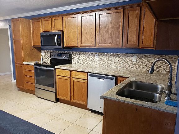 4th image of 550 Ferry Dr
