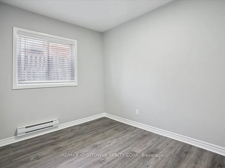 2354 Queensway Dr #2 — Photo 30