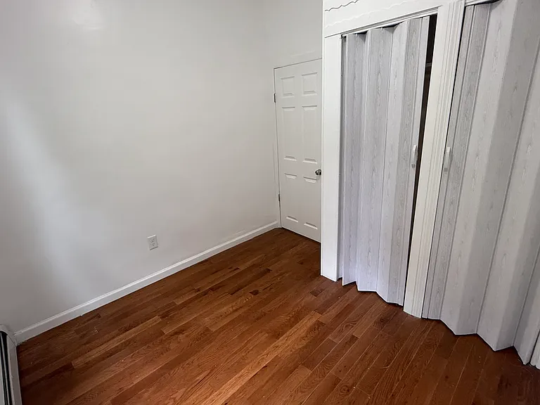 366 Howe Ave #1 — Photo 6