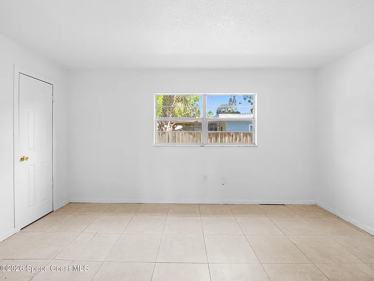 89 NW Irwin Ave #3 — Photo 6