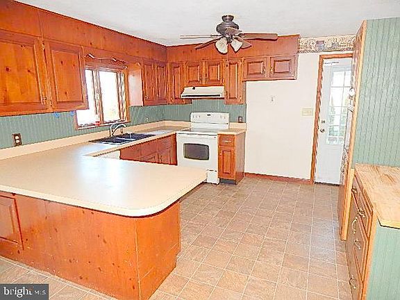4th image of 550 Blue Lake Rd