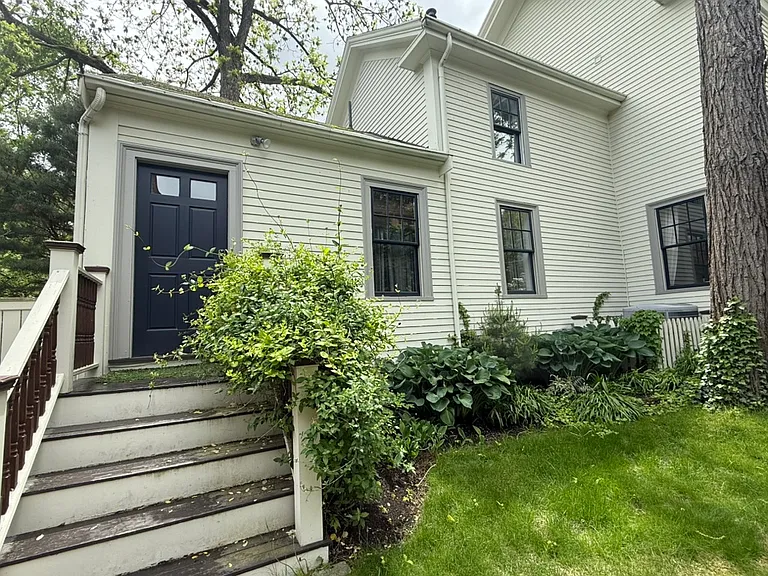 20 Avon St — Photo 2