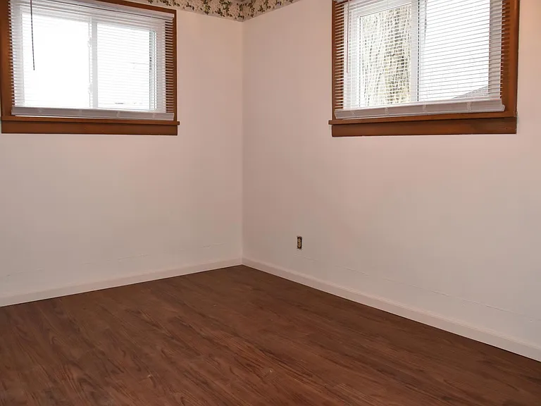 110 Wilbur St — Photo 10