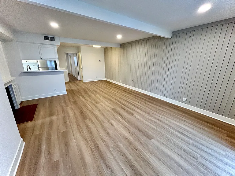 4319 Whitsett Ave #4 — Photo 2