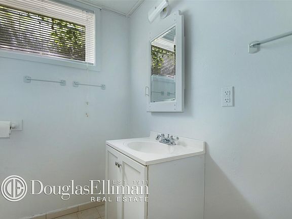 4th image of 2745 Aldrich Ln