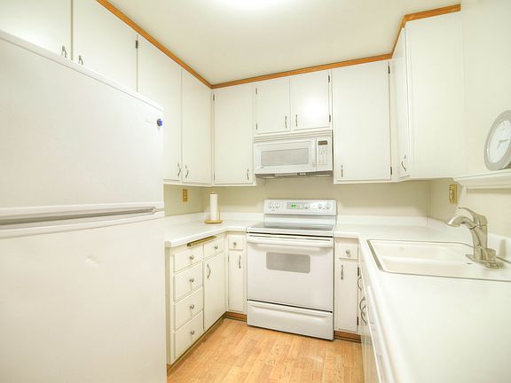 2nd image of 5510 Armitos Ave APT 31