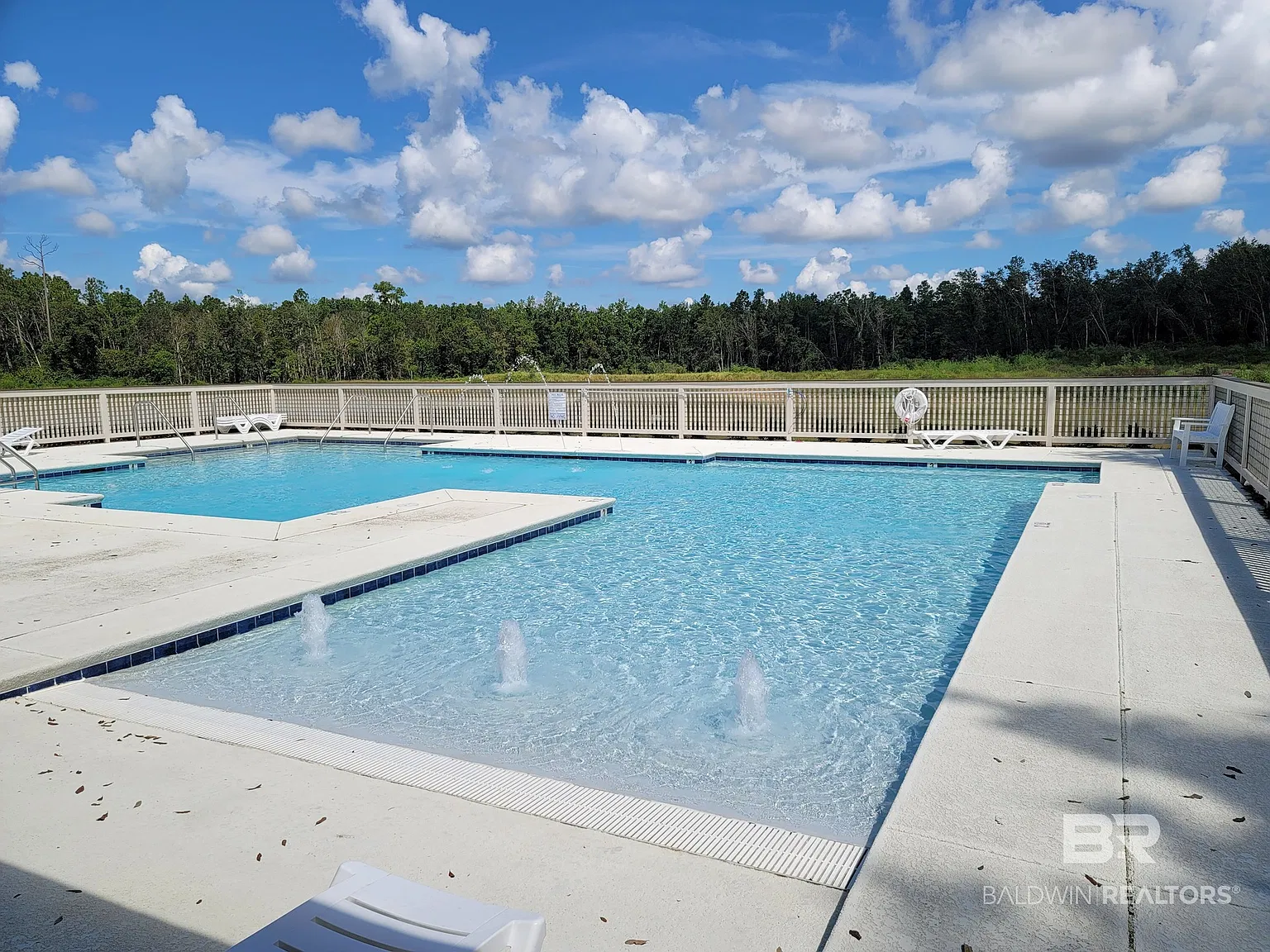 3 bed, 2.0 bath, 1510 sqft, $2,300 — Photo 3