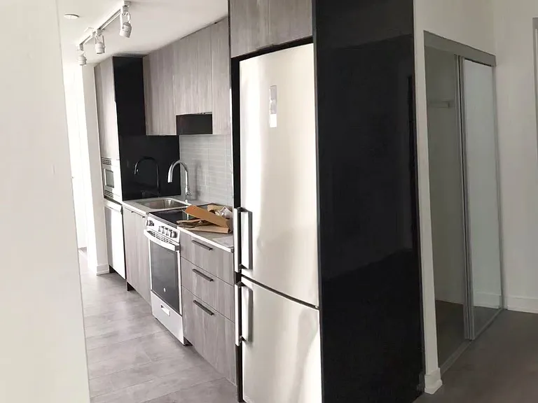 501 Yonge St #2105 — Photo 8