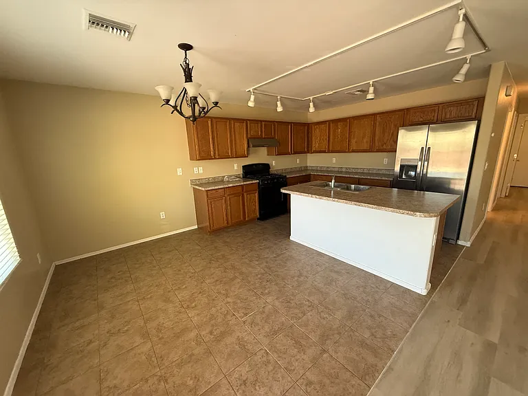 917 W Placita Canalito — Photo 5