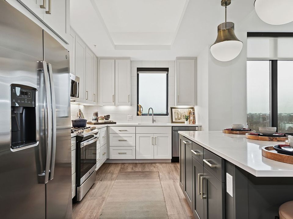 1st image of 770 Juniper St NE #1204