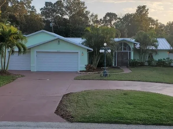 8010 Stimie Ave N, Saint Petersburg, FL 33710