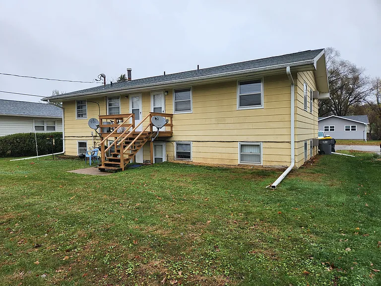 910 Redwood St E #1 — Photo 2
