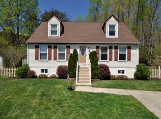 18902 Red Oak Ln, Triangle, VA 22172