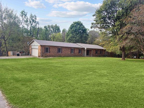 2nd image of 1505 Country Manor Ln