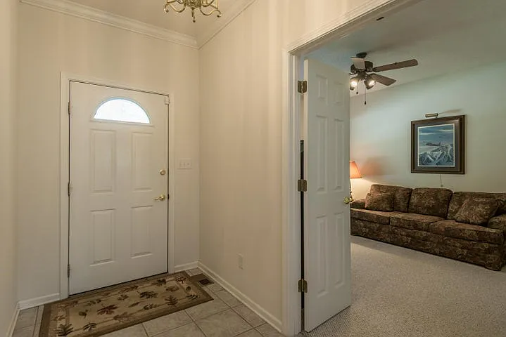 3 bed, 1607 sqft, $2,200 — Photo 2