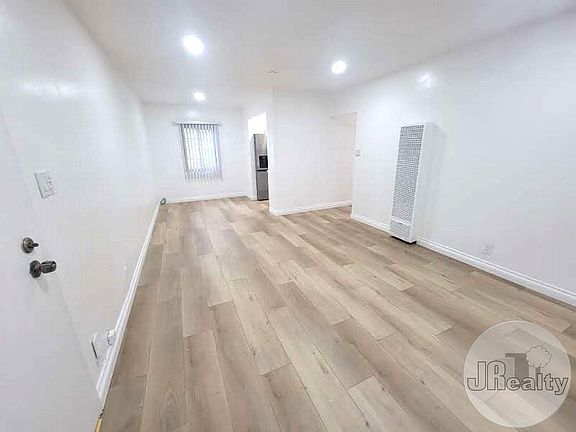 3rd image of 8899 Reading Ave