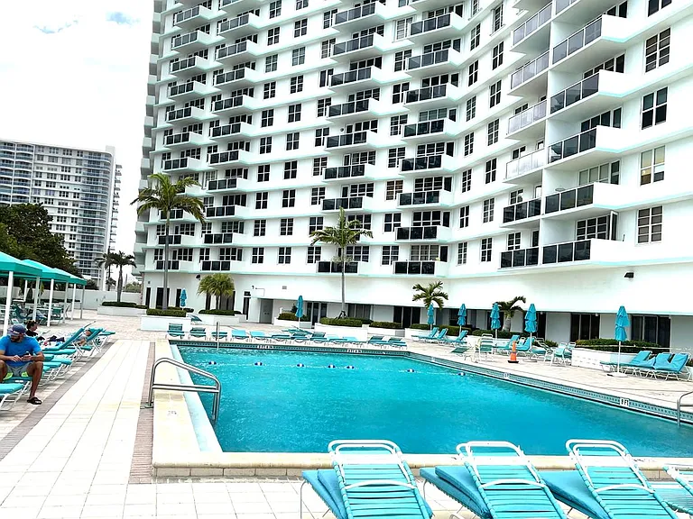 3725 S Ocean Dr — Photo 18