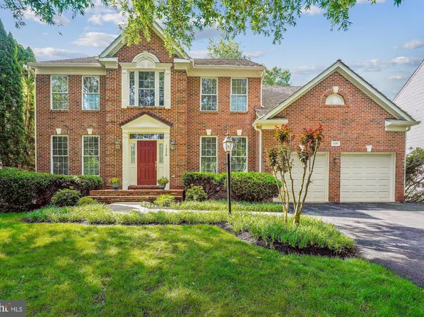 1326 Moore Pl SW, Leesburg, VA 20175