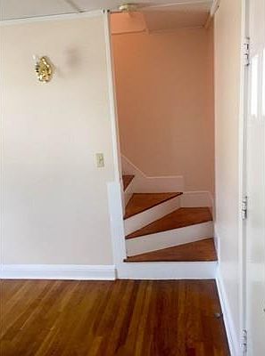 3rd image of 109 Ashland St