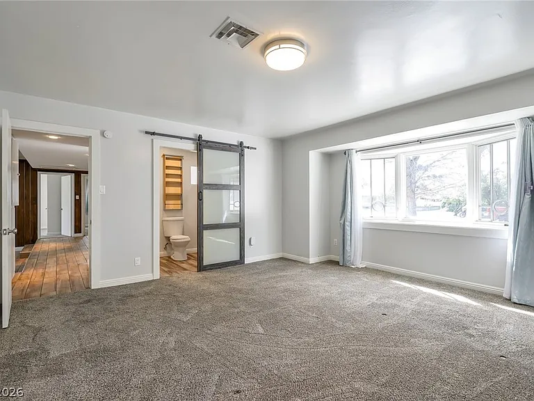 2324 Laurie Dr — Photo 9